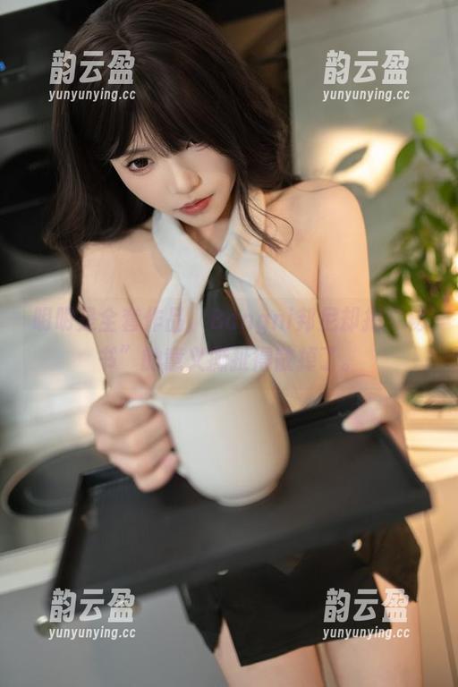 明明是全套作品，Bangni邦尼却把“秘书”的意义撕扯得散掉了。