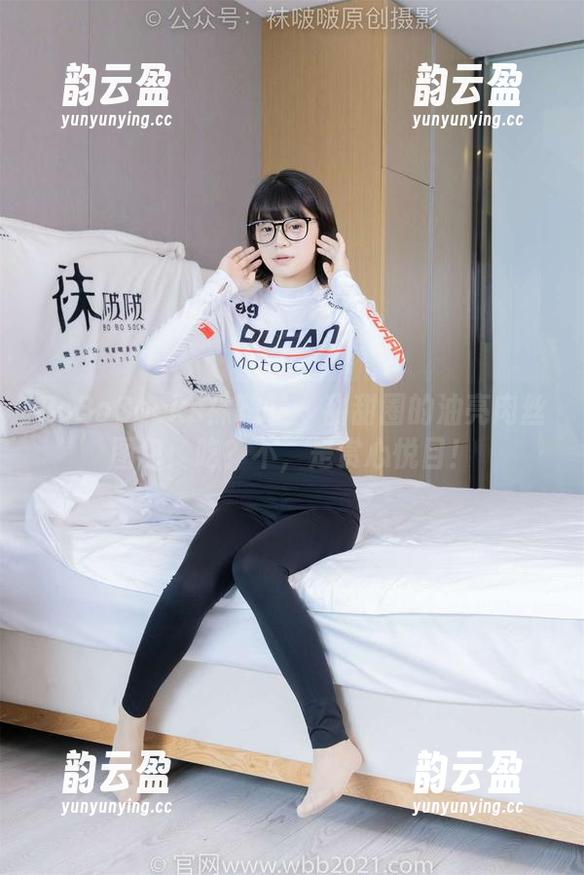 BoBoSocks袜啵啵 - 甜甜圈的油亮肉丝图包：吃？不，是赏心悦目！