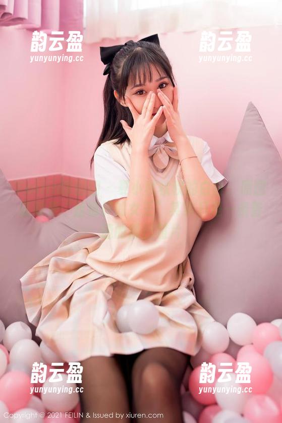 Feilin嗲囡囡 - 夏小秋秋秋的白丝：原图说她是“丝袜界的女王”其实只是一条普通的黑丝照片