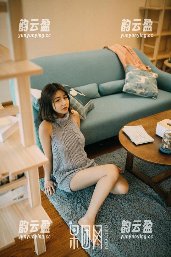 GIRLT果团网 - 周妍希黑白美图：是的，她在挑战每一个看客的审美底线。