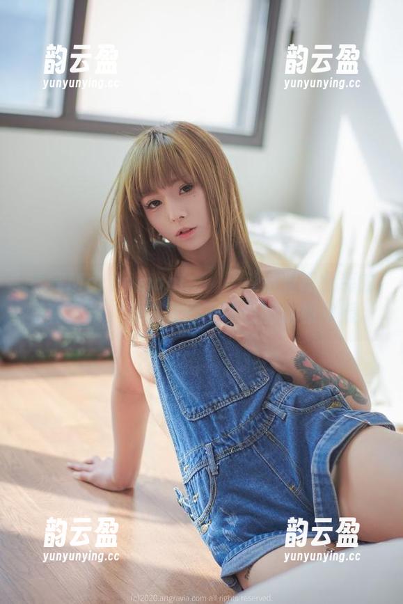 看完Maruemon(마루에몽)这组职业装的写真合集，突然觉得工作也能优雅浪漫。