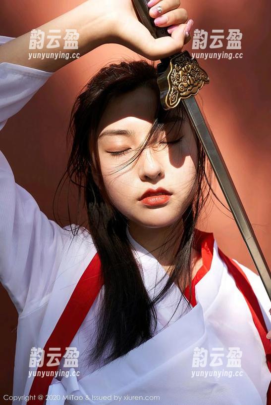 MiiTao蜜桃社 - 随意明艳的泳衣风格，陆萱萱Cecilia的图包等你下载，心里别做小九九哦。