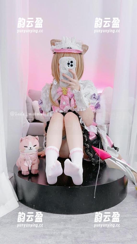 在线翻牌Seele麦麦：小草神物语的写真灵光一闪？
