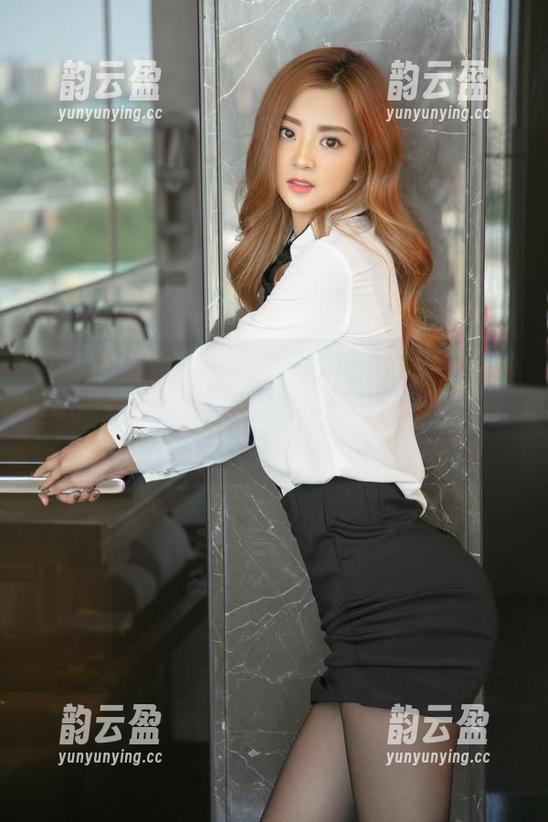 UGirls尤果网 - 李凌子长腿写真：Downloadnow，去街上炫耀你的腿部家庭作业！