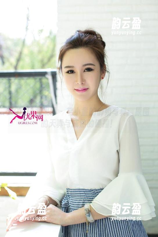 UGirls尤果网 - 芊小童的御姐写真：原图的天真与成熟的碰撞！