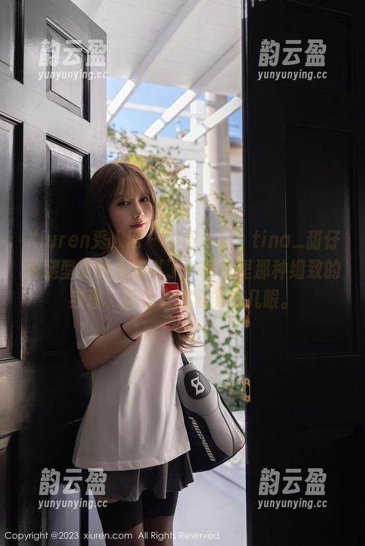 Xiuren秀人网 - 不得不说，tina_甜仔的腿型真的太吸引了，照片里那种细致的纹理，真让人想再多看几眼。