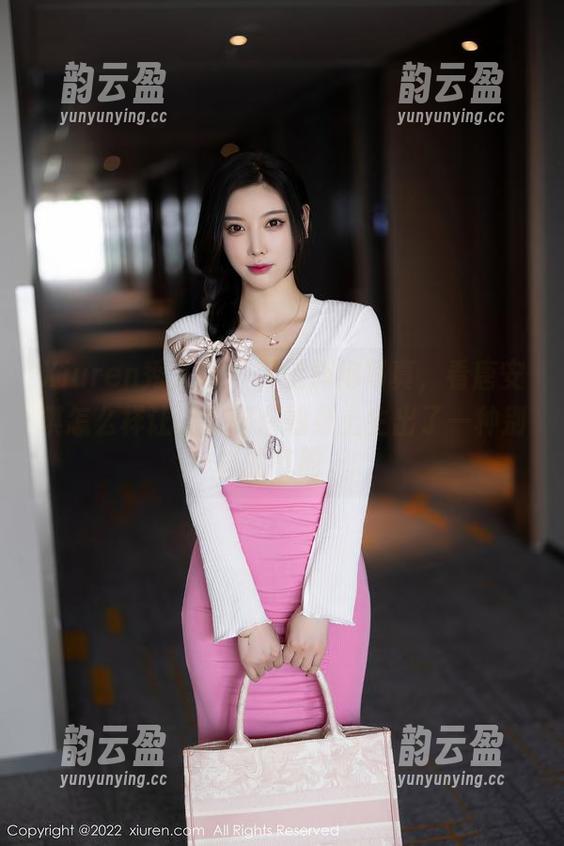 Xiuren秀人网-唐安琪 Xiuren秀人网 - 精选旗袍写真,看唐安琪怎么样让这衣服在她身上生出了一种别样的气韵。