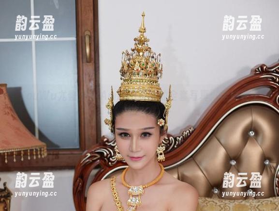 YouWu尤物馆 - Amrita贞贞的全套写真：学妹在干嘛呢？