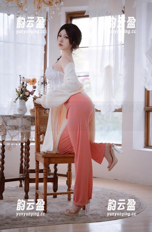 一北亦北 在一北亦北的无圣光写真中,少女们悠闲度日
