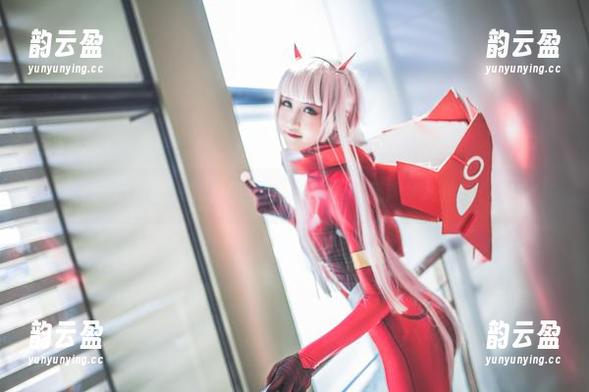 一组套图，礼服和三度69的cos宛如梦游仙境！