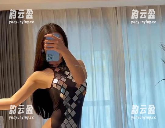 微密圈 - 不爱笑的赛琳以她的蓝色蕾丝包臀裙撩人心，写真集不止如此哦