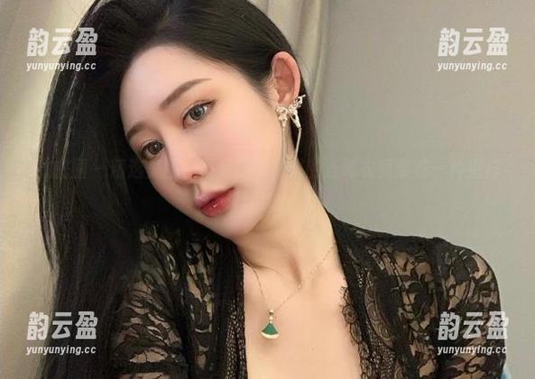 微密圈 - 精选美图，不爱笑的赛琳的连体衣竟带着一种别样挑逗？