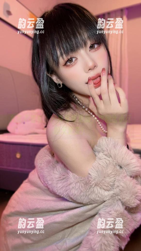九言不在家，户外写真更新，这回比小区的天更蓝！