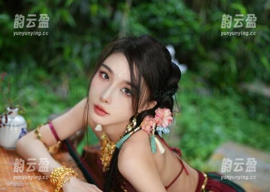 余多多Dudu 余多多Dudu又来吊带更新,cos这条路没得救了