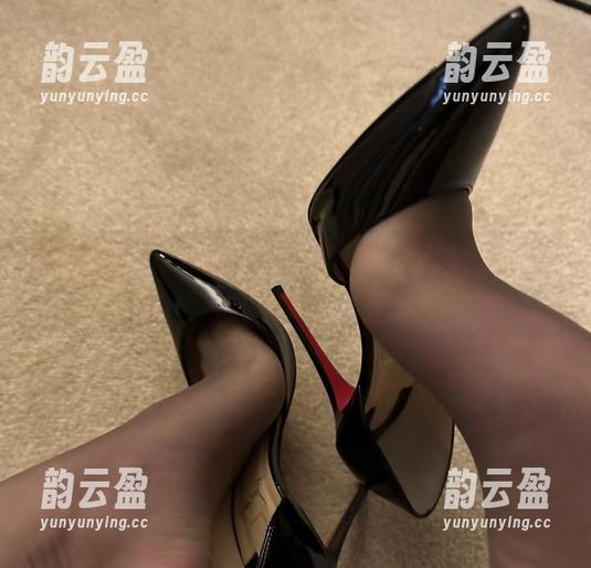微密圈 - 最新的保守的二舅妈，裸足是她的超级武器？