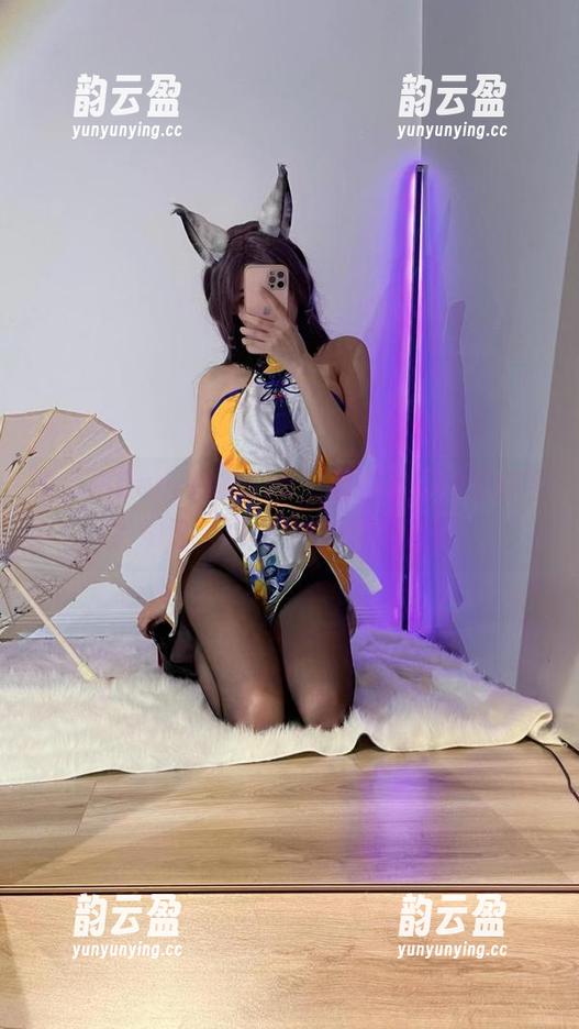 啾小妍Deer白裙Cos，看来我们得好好学学她这“原力”的使用方法！