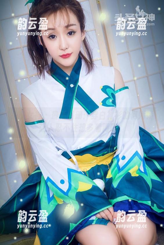 头条女神 - 最新图册：穿白衬衫的何娇娇让人忍不住想多看两眼。