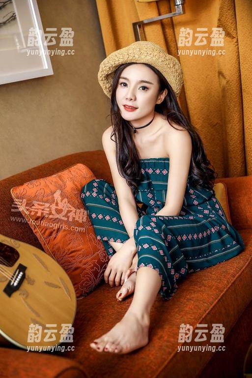 头条女神 - 看郭婉婷的空姐写真，分享她的冷静与淡定，咋还有这种气场？