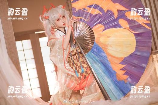 奶狮不咬人 奶狮不咬人作品里的信浓:那一抹别样的色彩,哈哈,是画家出错了吧?