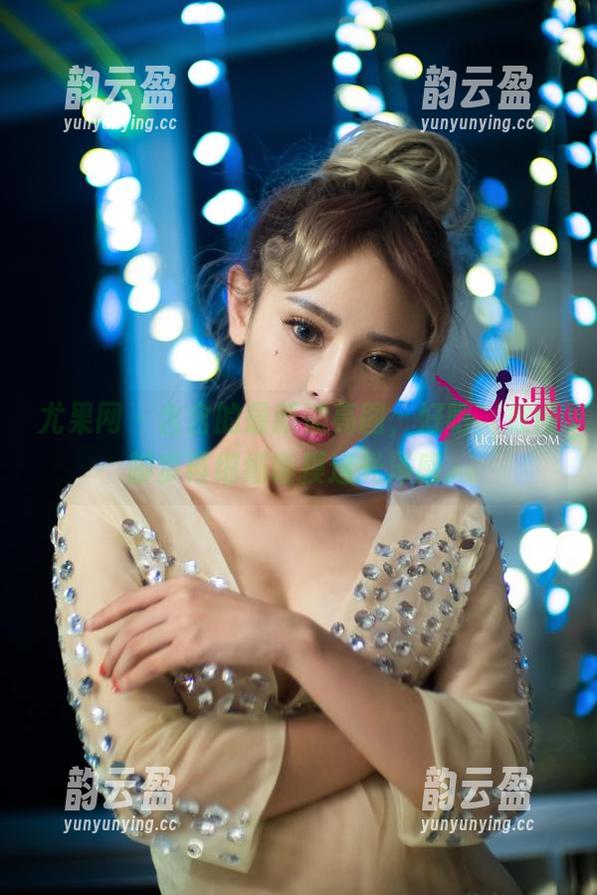 尤果网 - 含含的最新油亮图，好吧，放慢脚步再细细咂摸这光泽感。