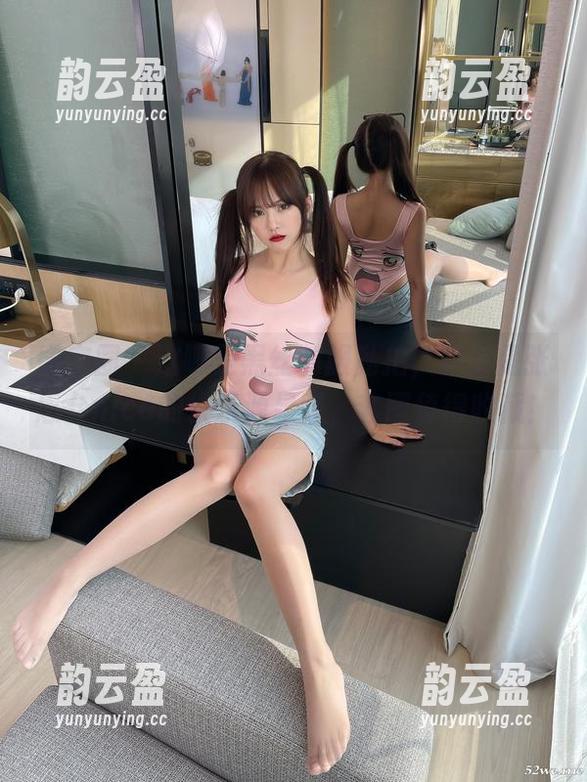 微密圈 - 这哪是黑丝制服私拍，其实是张思允nice的快乐源泉呀，套图值得收藏！