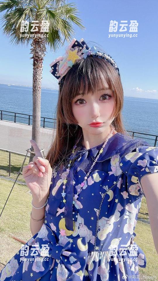 彩芸_Nebula的全套写真，贝壳色的渐变让我想起深海的轻柔波浪…