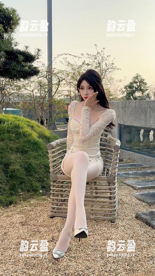 微密圈 - 徐莉芝Booty的裸足写真，足不出户就能让人想搭飞机去看了！