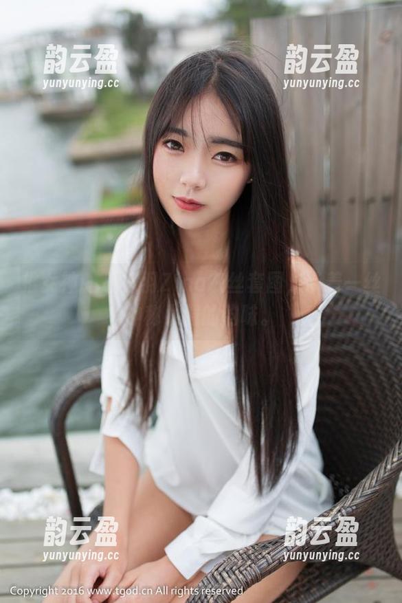 推女神 - 战姝羽Zina灰丝套图，带着一丝神秘小调的韵味。