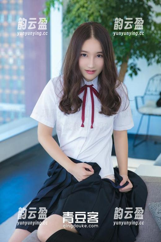 推女神 - 琪琪qlql的红裙套图：你敢挑战这个旋转舞台吗？