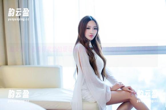 推女郎 - 看着何奕恋的双马尾全套，感觉我也想抓一把马尾回家！