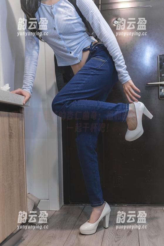 高跟鞋与美味的杏仁曲奇：福利图片赶紧来，一起干杯吧！