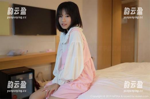 模范学院-卤蛋luna 模范学院 - 修女与卤蛋luna:福利写真中的灵魂碰撞