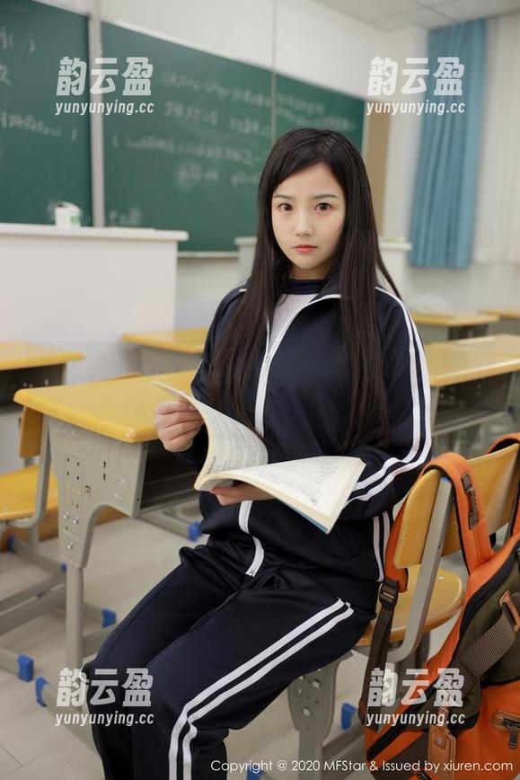 模范学院-桃香子 模范学院 - 借着定制的光环,专属的桃香子JK图集总能抓住你的眼睛!