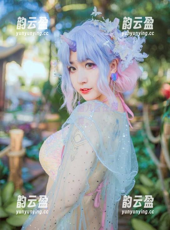 没有圣光的慵懒，猫九酱在家里的酷酷写真。