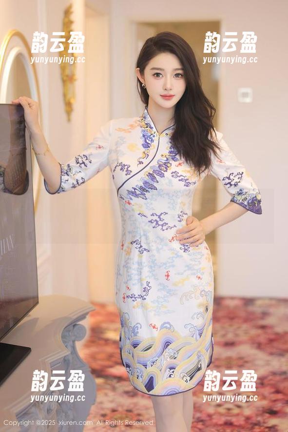 秀人网 - Olivia童安琪的旗袍美图精选，为啥我总感觉她眼神里藏着秘密呢？