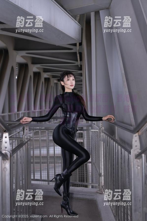 秀人网-娜露Selena 秀人网 - 娜露Selena泳池原图:看她像鱼一样游来游去,再加点心情调料,味道真不错!