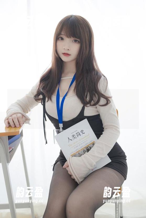 紧急企划-小婕 紧急企划 - 小婕的白裙,好像把春天的氛围都放进了图包,真不确定是裙子好还是她够好。
