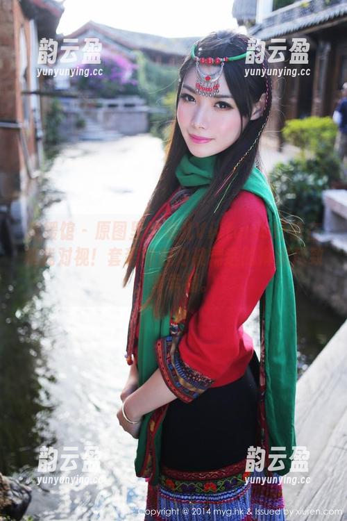 美媛馆-果儿Victoria 美媛馆 - 原图里的果儿Victoria好像在和我对视!套装的魅力被精选的淋漓尽致,真幸福。