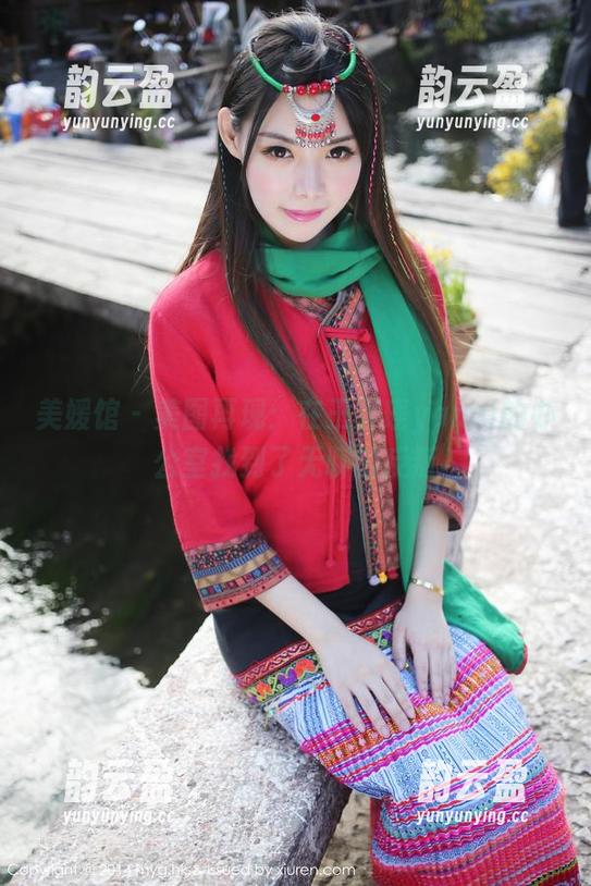 美媛馆 - 美图再现：在王馨瑶yanni的办公室找到了无聊的反叛