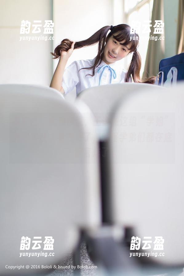 菠萝社 - 我和你说，王语纯这组“学姐”美图实在太有气质了，难怪学弟们都在底下留言炸了。