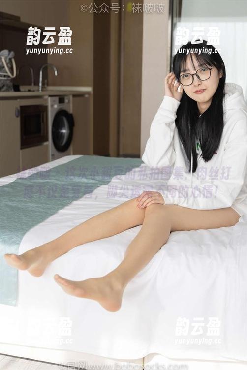 袜啵啵 - 这次小甜豆的私拍图集：肉丝打底不仅是穿着，脚尖透露不同的心情！