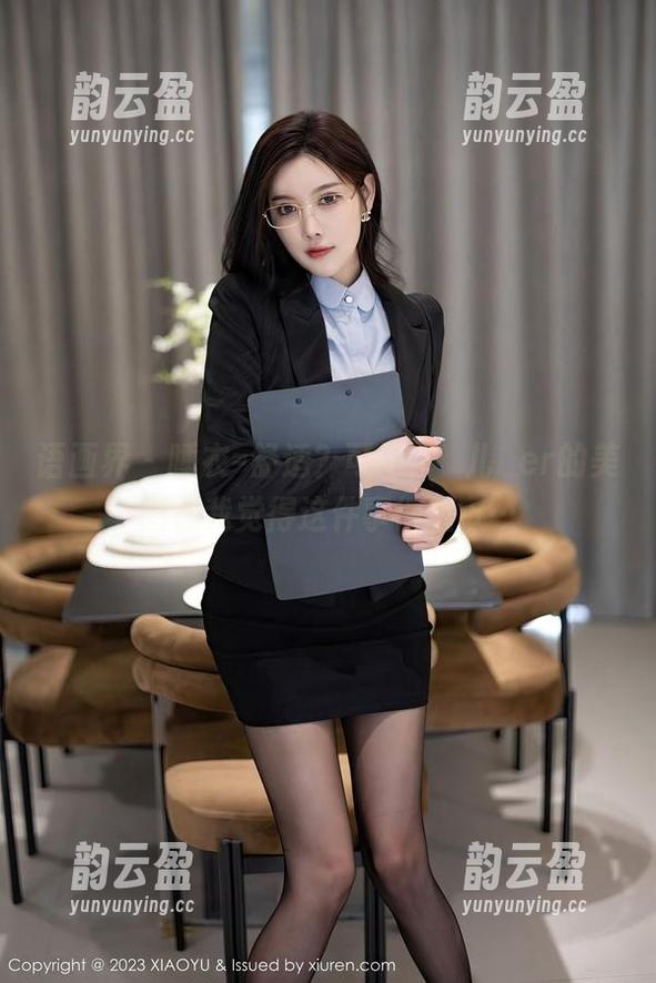 语画界-玥儿玥er 语画界 - 睡衣=舒适?可不,玥儿玥er的美图让我觉得这件事得重审…