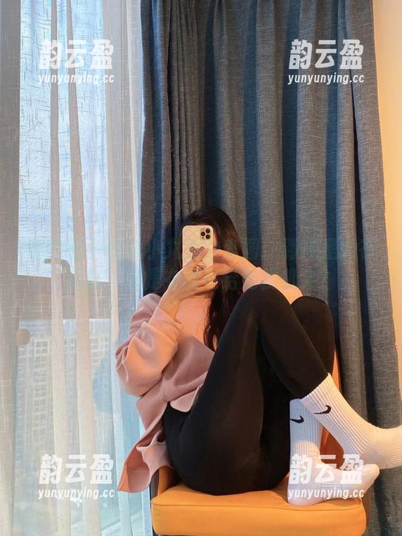 软妹小九九 微密圈 - 软妹小九九的套图:到底是她在搭配,还是衣服在给她找机会?