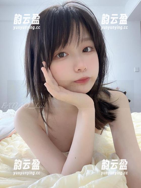 大家说“迷之呆梨”的写真集是啥？我说，是2023年最有趣的迷惑行为合集！