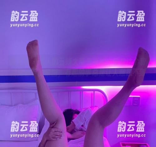微密圈 - 迷人的五姨太带来福利：看看这个粉裙网袜下的原图，有趣的事总是让人意想不到！