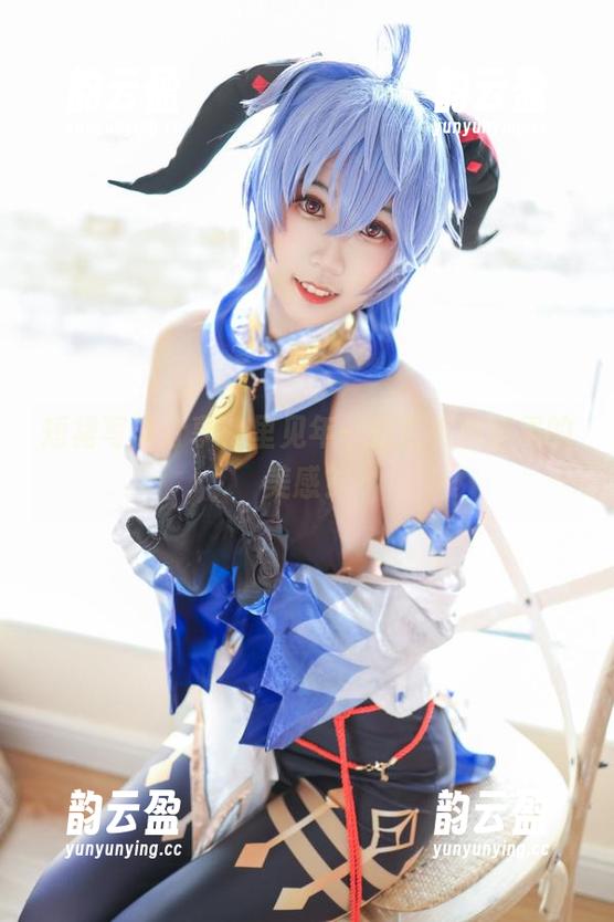 短裙写真分享，里见年一是否有监察局的美感？