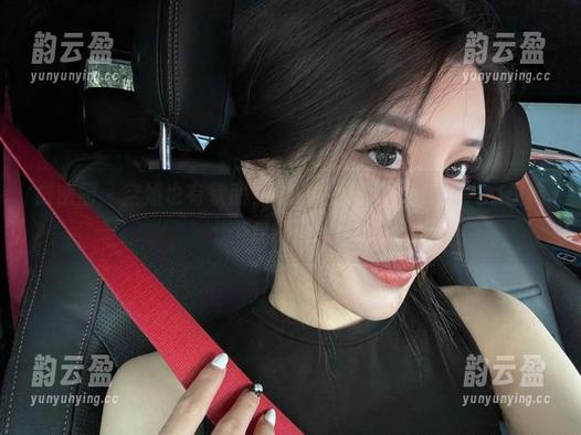 微密圈 - 空姐也有软肋，金希儿的写真图包让人心里痒痒的……