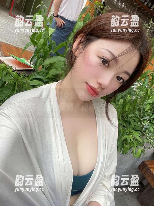 微密圈 - 定制兔女郎写真——雪怡妹纸在这儿展现妩媚，辣椒都害羞了
