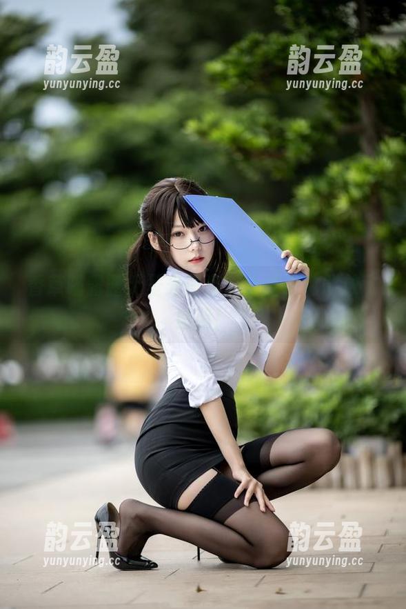 香草喵露露无圣光写真，让空姐也能放飞自我！