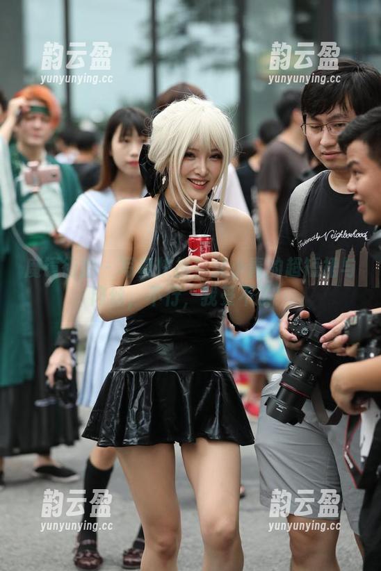 魔镜街拍 - 写真快拆！艾小青的超短裙与肉丝，不行，我受不了！